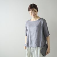 グレー
